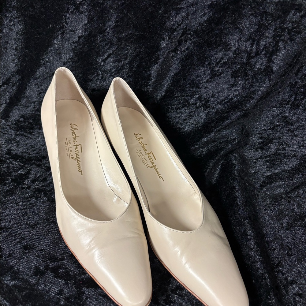 Salvatore Ferragamo Women's Cream Flats